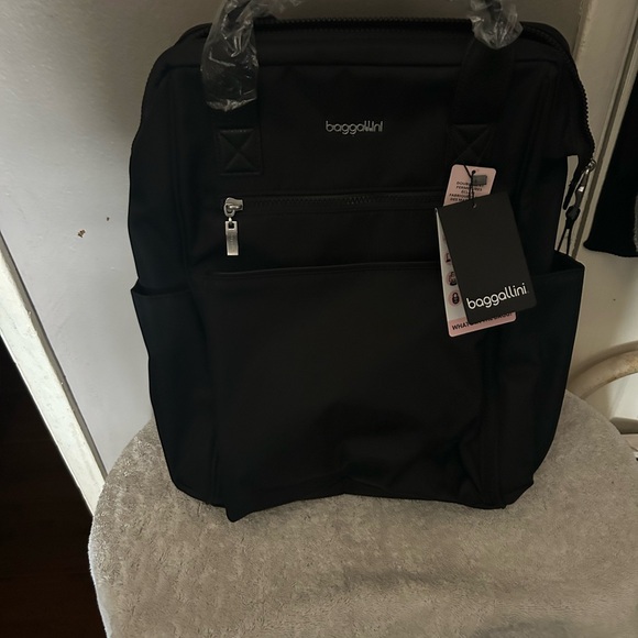 Baggallini Black SoHo Backpack - Picture 2 of 3